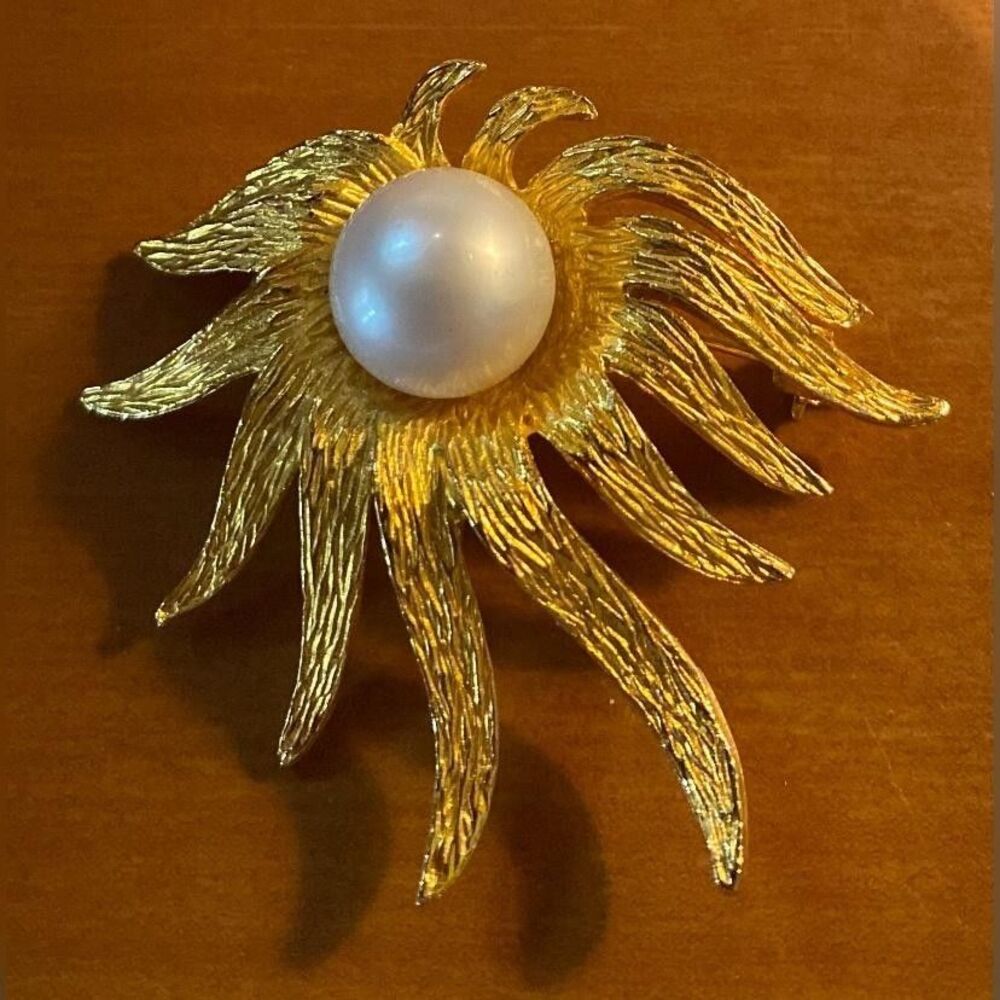 Gold Tone Sunburst Brooch Pin White Faux Pearl Round Celestial Jewelry 2 In